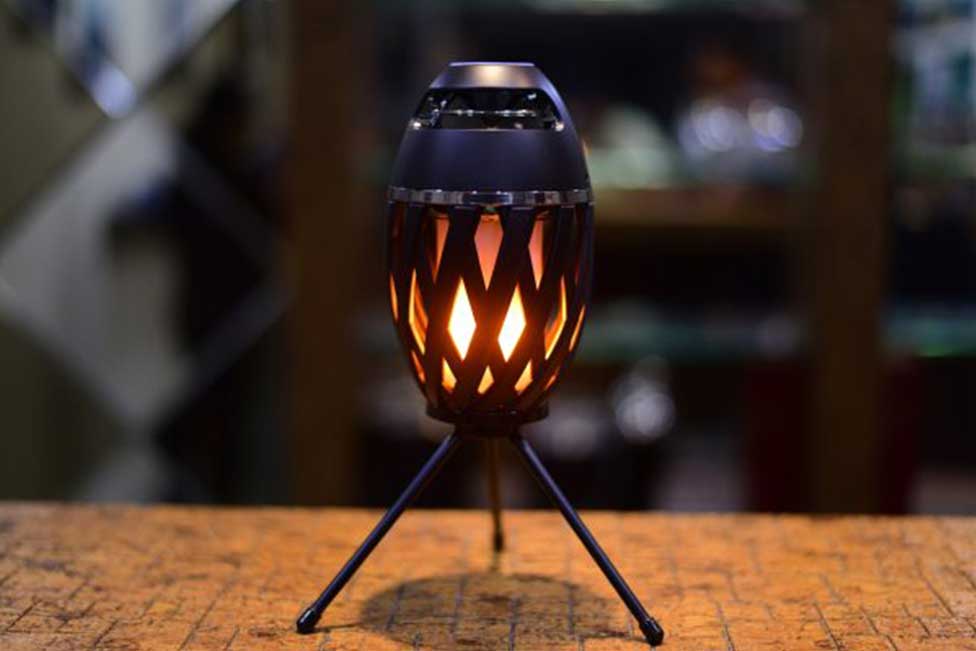 Portable lamp speaker