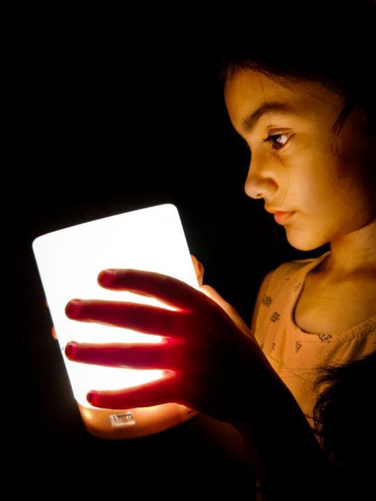 COLOR CHANGING BLUETOOTH SPEAKER