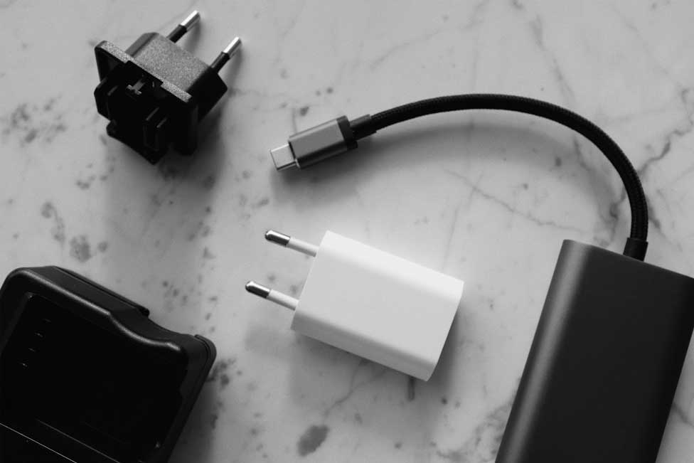 CHARGER & ACCESORIES